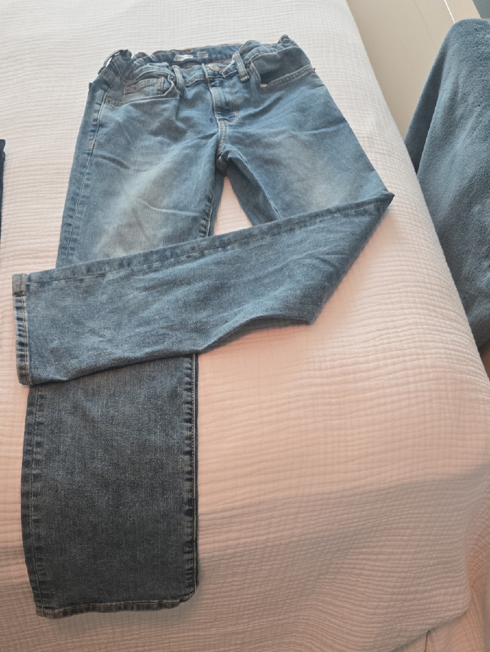 Old Navy Girls Straight Denim Jeans in Light Blue Wash - Picture 1 of 4